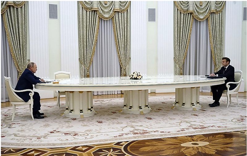 Reshuffle and Macron: does the table communicate?